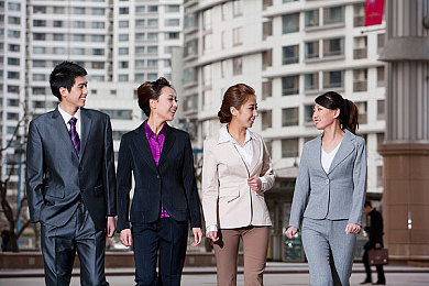 五位貴婦的特殊按摩｜貴婦專屬按摩揭秘：五位貴婦特色手法，享受極致養(yǎng)生之旅-1