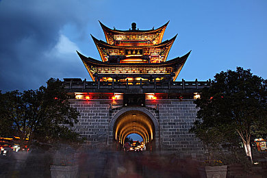 五位貴婦的特殊按摩｜貴婦專屬按摩揭秘：五位貴婦特色手法，享受極致養(yǎng)生之旅-2